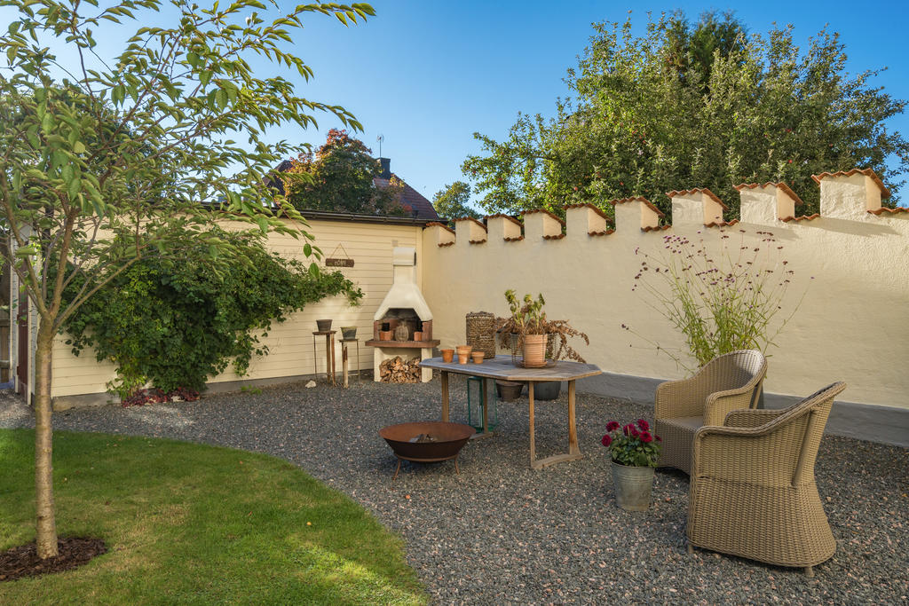 Föreningens mysiga innergård med grillplats.