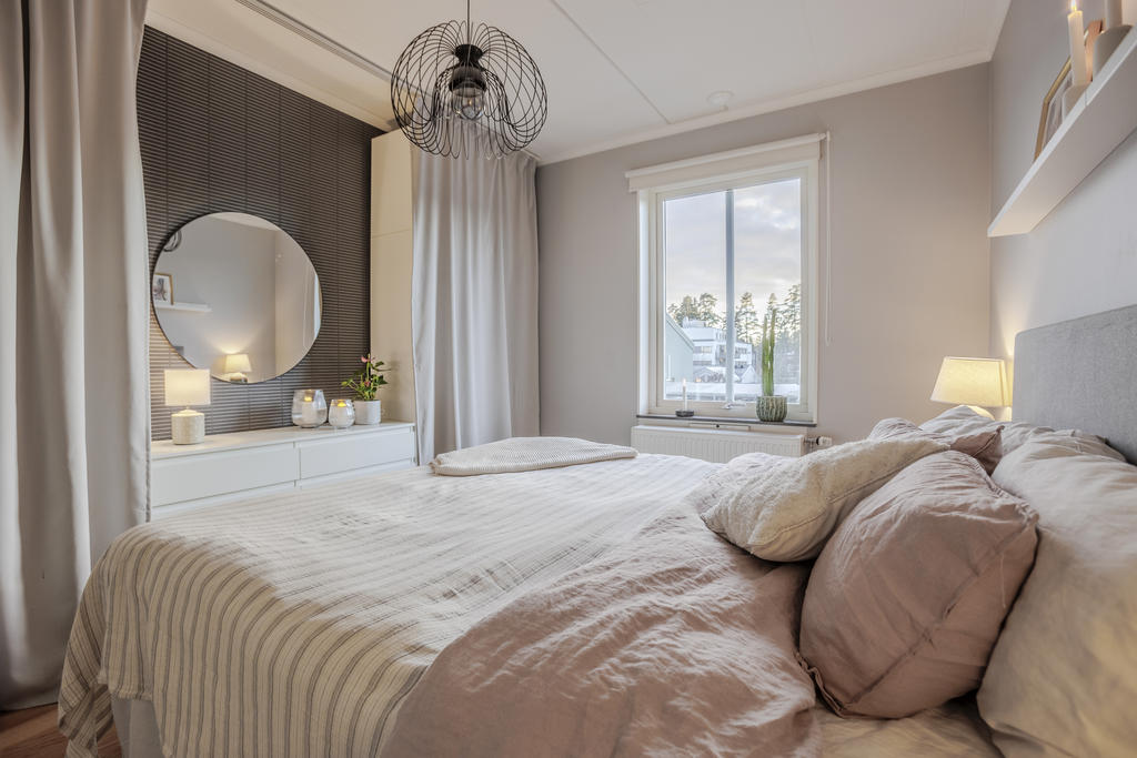 Sovrum med förvaring