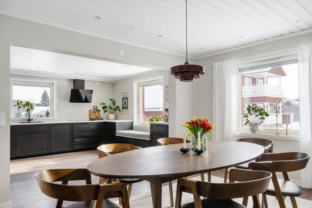 Härlig öppen planlösning mellan kök och matsal