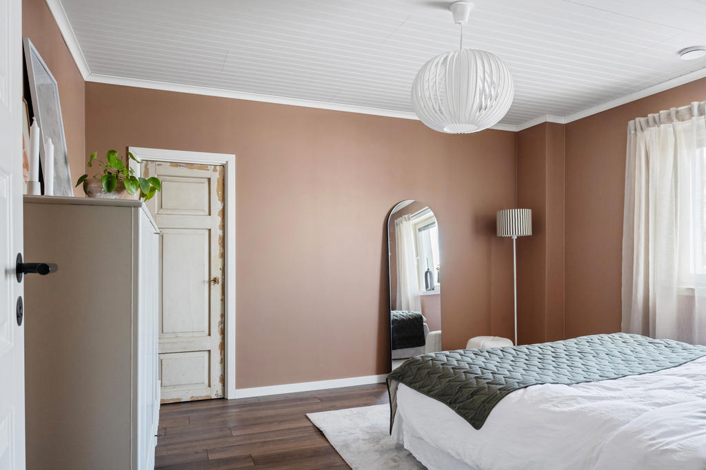 Sovrum 3 med kattvind, övre plan