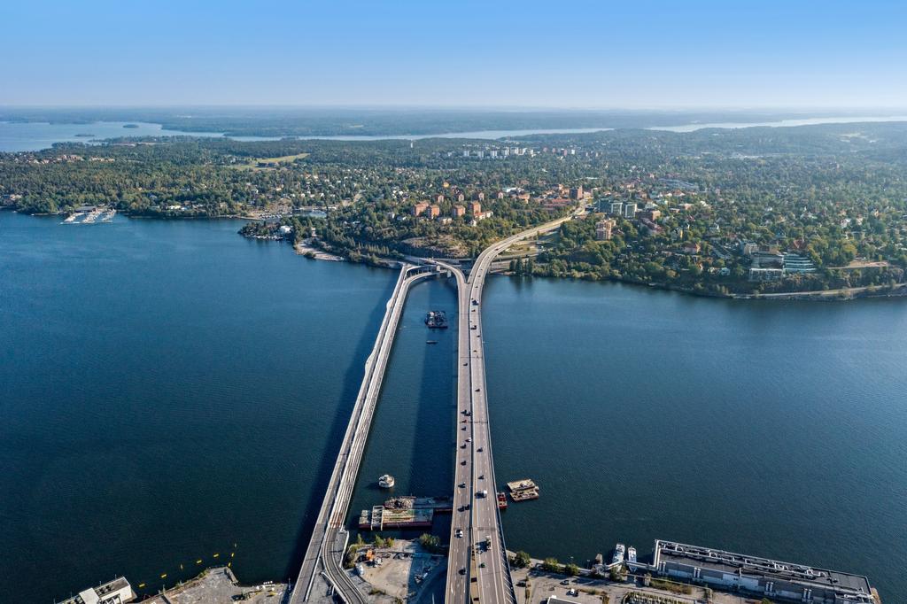 Lidingöbron från ovan med vy mot  västra Lidingö