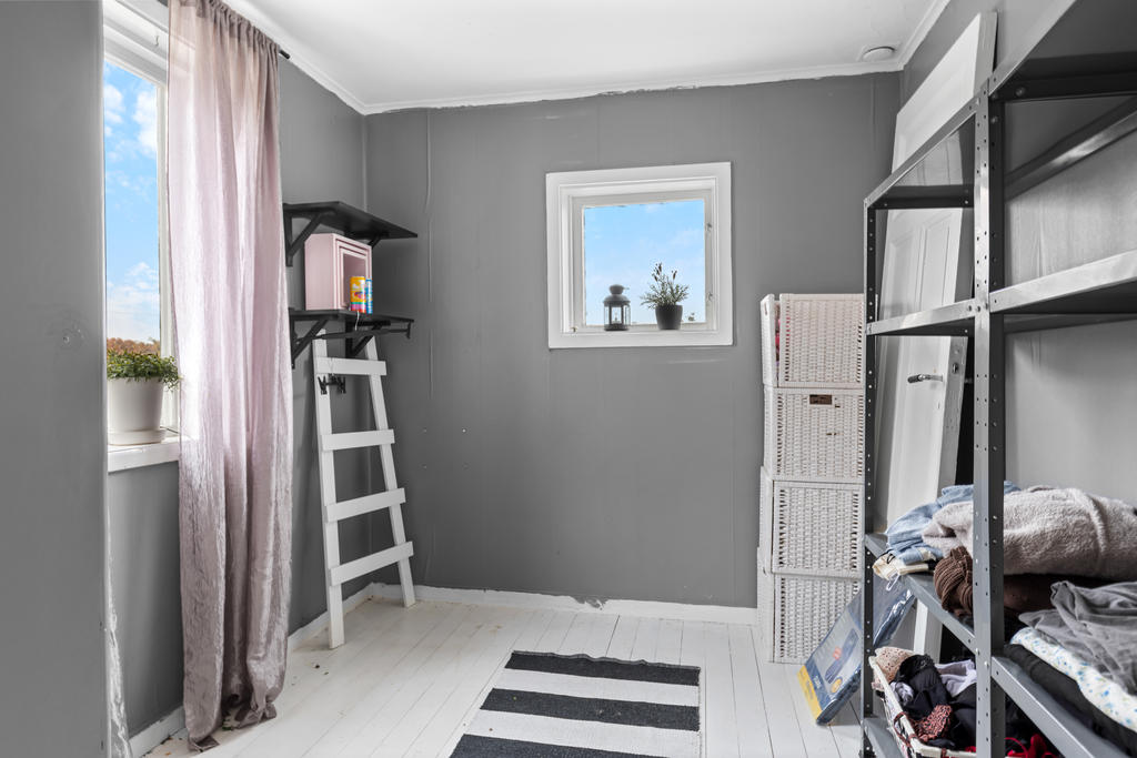 Walk-in closet i uthus. 