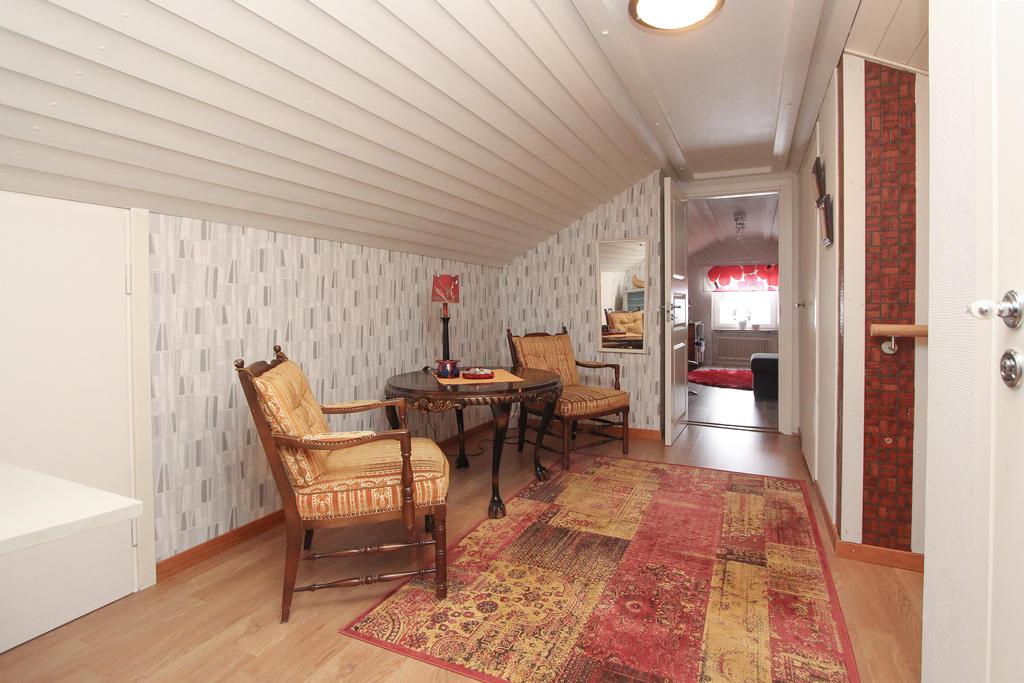 Möblerbar hall (öpl)