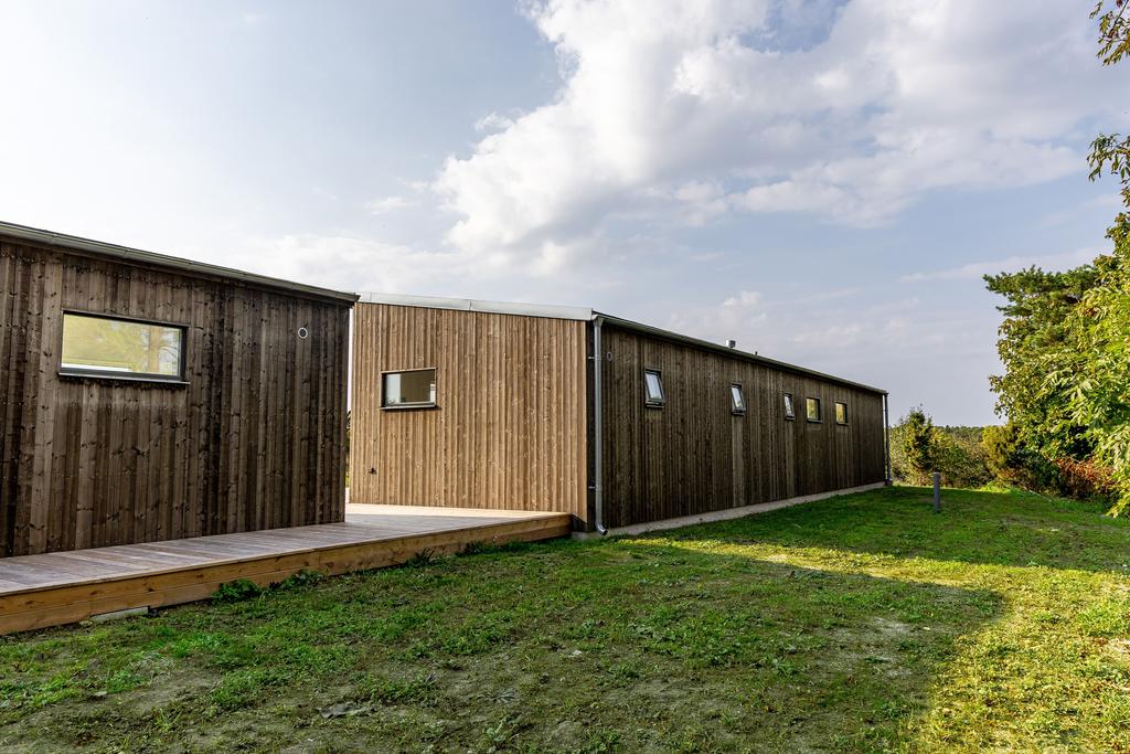 Altan förbinder bostadshus och gästhus