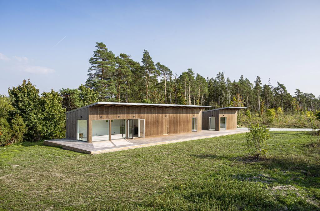Bostadshus och gäststuga