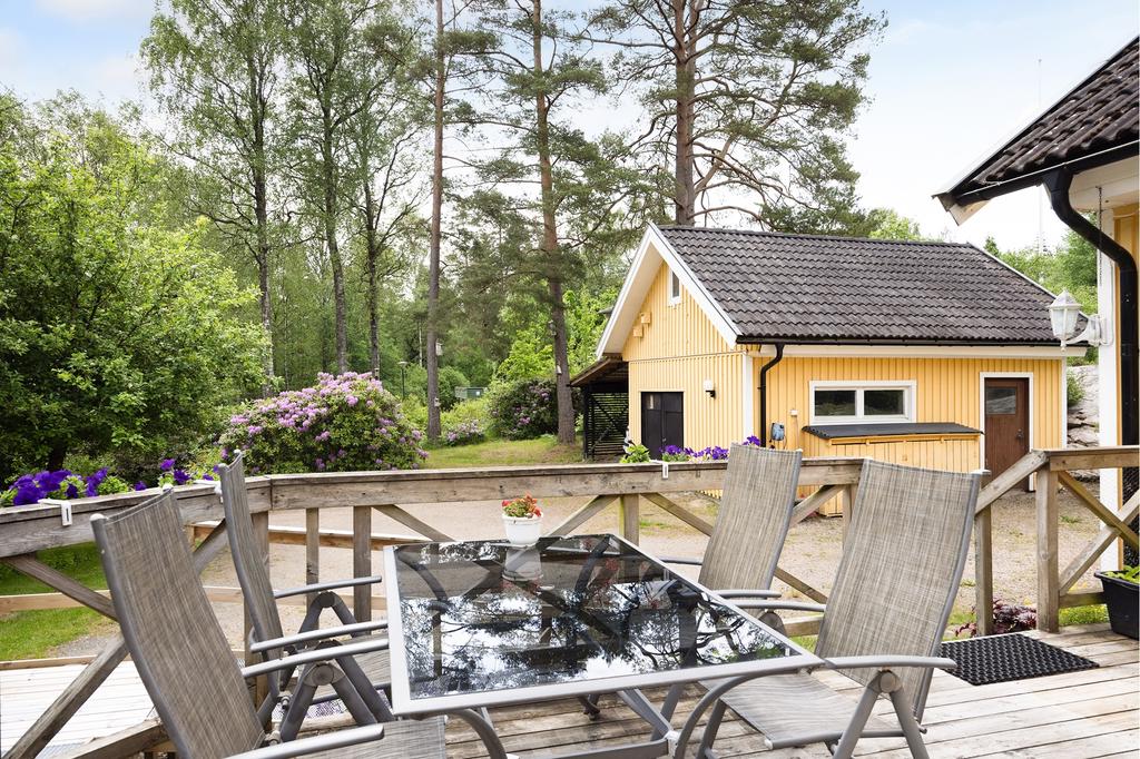 Skön altan vid entrén