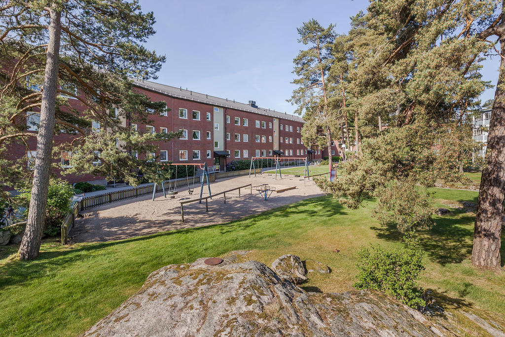 Välskött lekplats på innergården