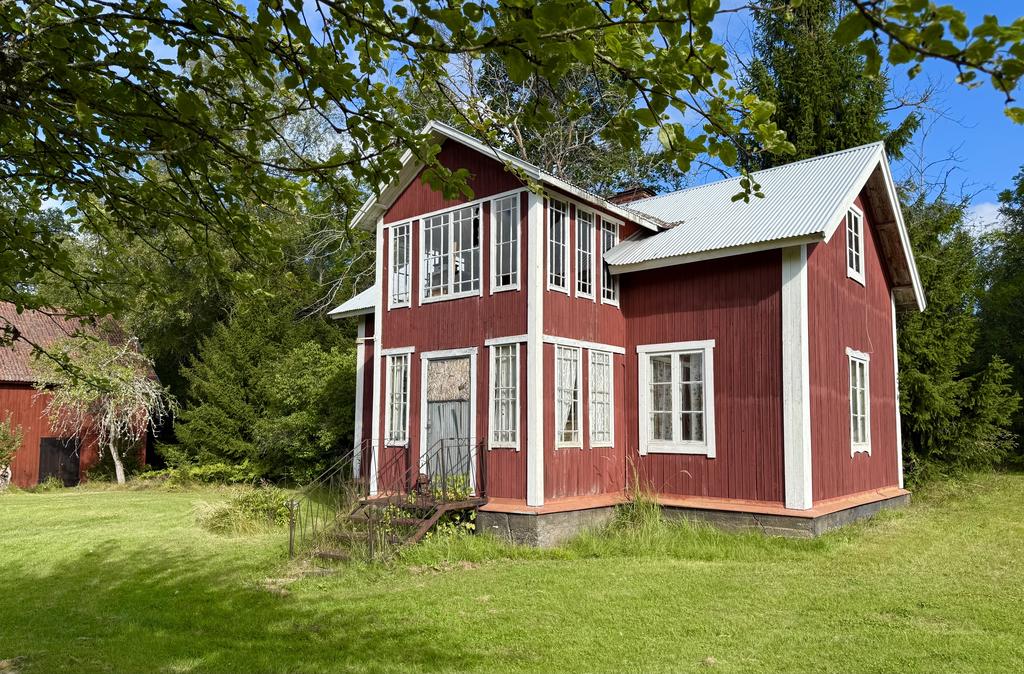 Äldre mangårdsbyggnad där tiden stått stilla