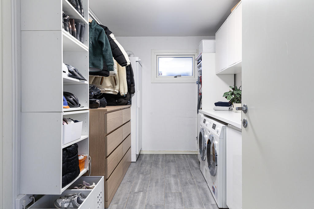 Tvättstuga med groventré och bra förvaring