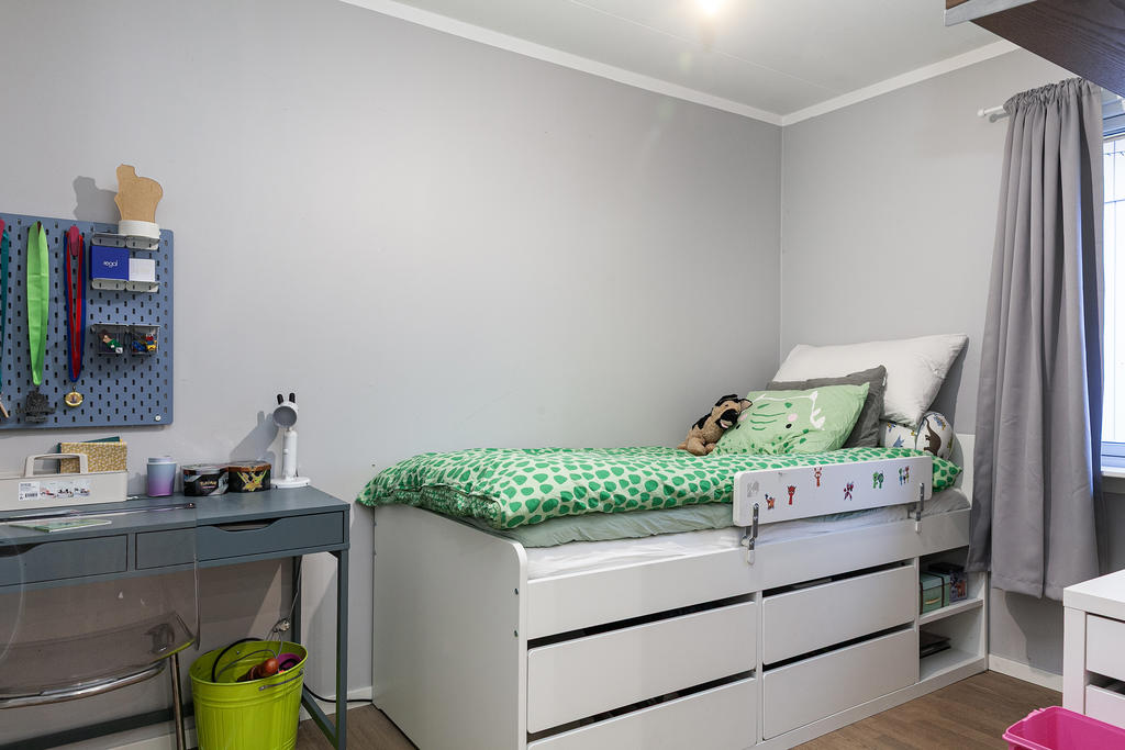 Barnrum eller kontor/gästrum på entréplan