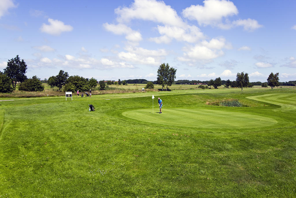 Närbelägen golfbana och sportanläggning