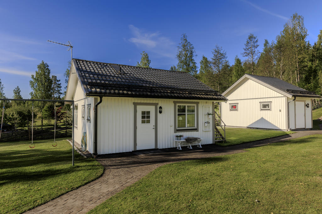 Gäststuga och förråd/verkstad