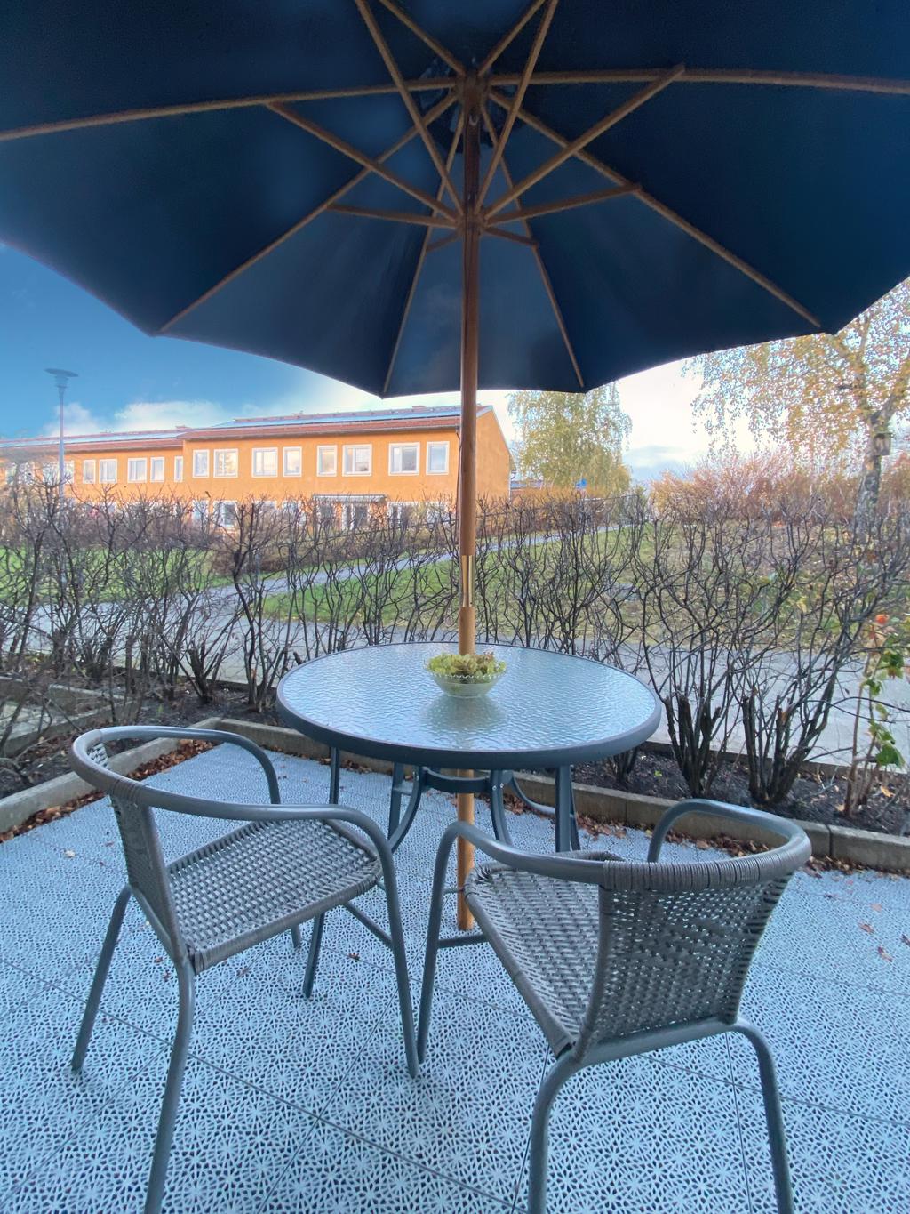 Nedre uteplatsen, mot NV