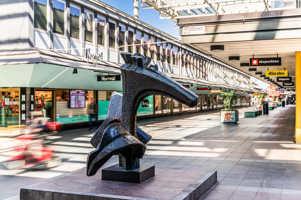 Under glastaket, Vällingby Centrum