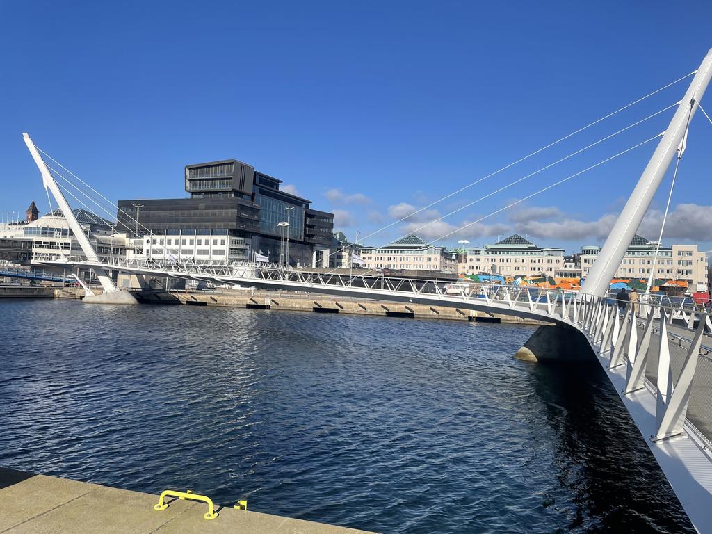 Helsingborgs centrum en kort promenad bort och knutpunkten med tåg, buss och båtförbindelser strax intill!