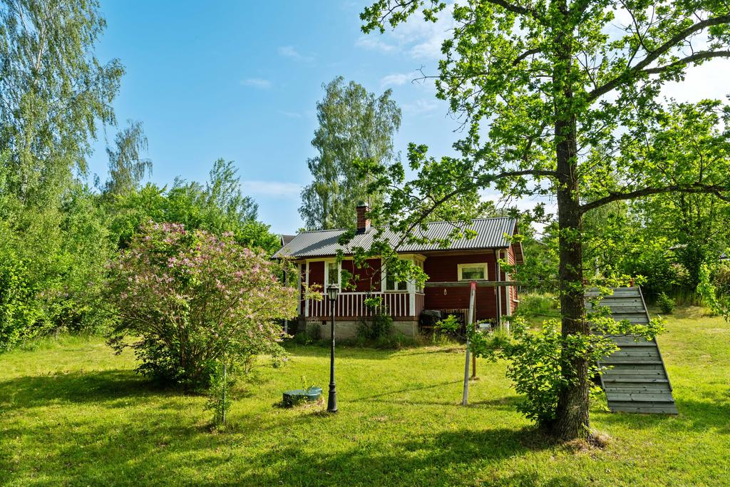 ett inbjudande gästhus perfekt för familj och vänner,