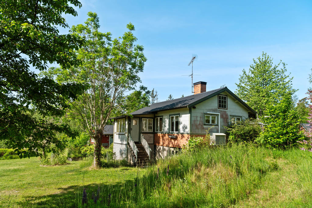 Charmig fastighet på idylliska Blidö med mycket att erbjuda för den som drömmer om skärgårdsliv och umgänge!