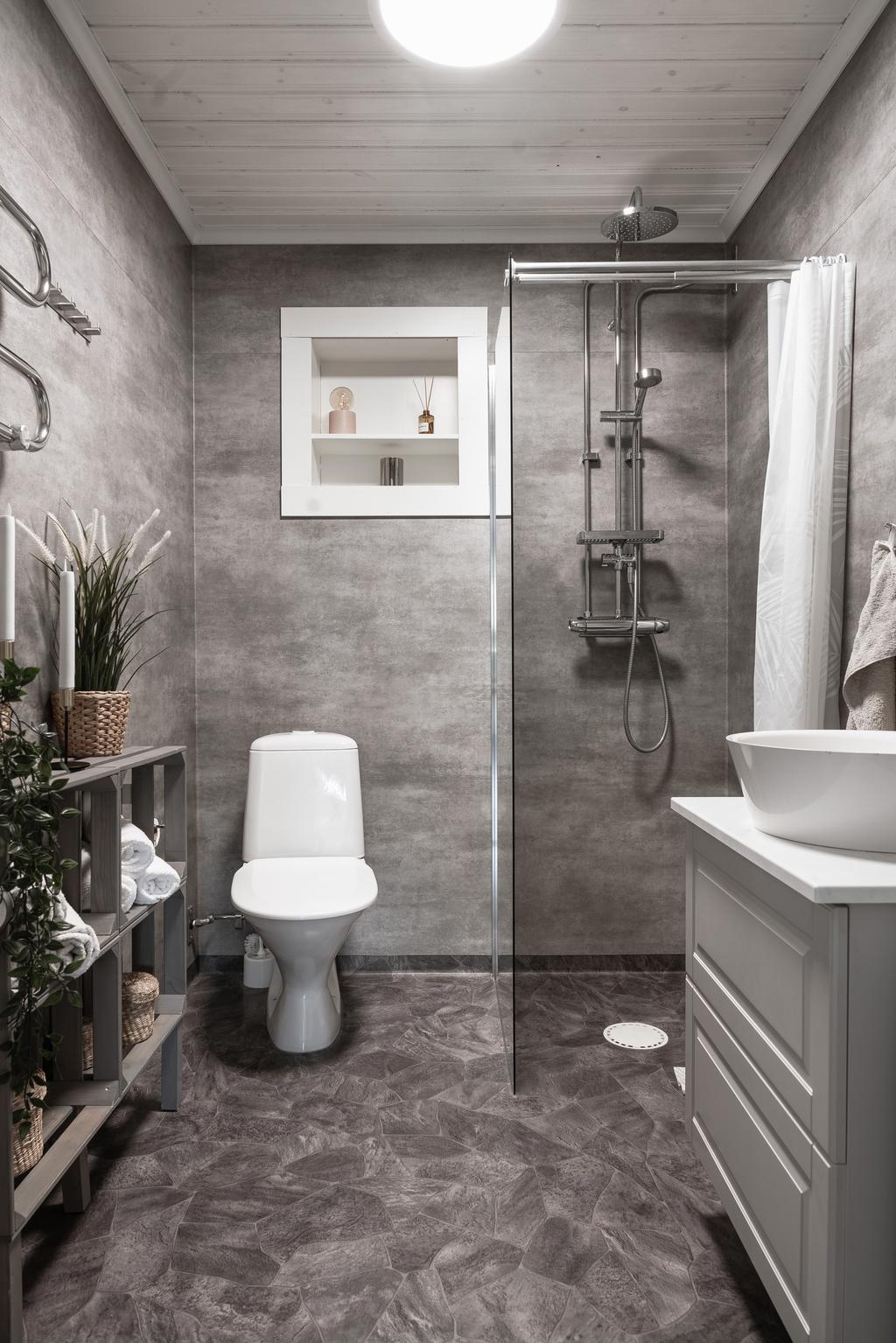 Renoverat badrum på övre plan. 