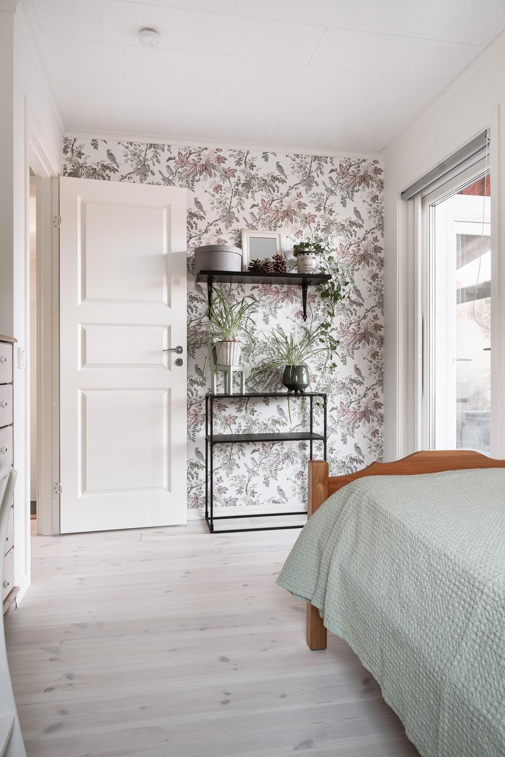 Sovrum intill altanen. 