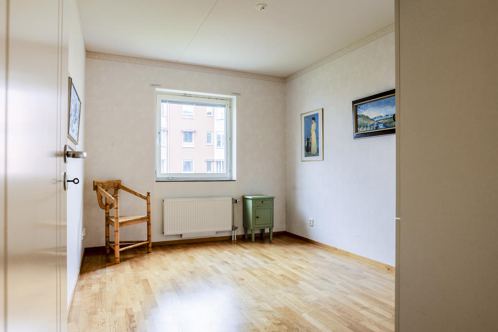 Sovrum (1) med plats för dubbelsäng