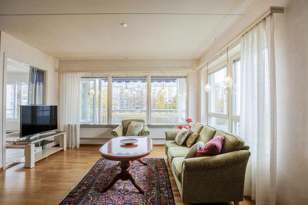 Stora fönster ut mot vattnet