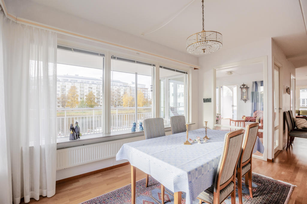 Matplats i härligt läge