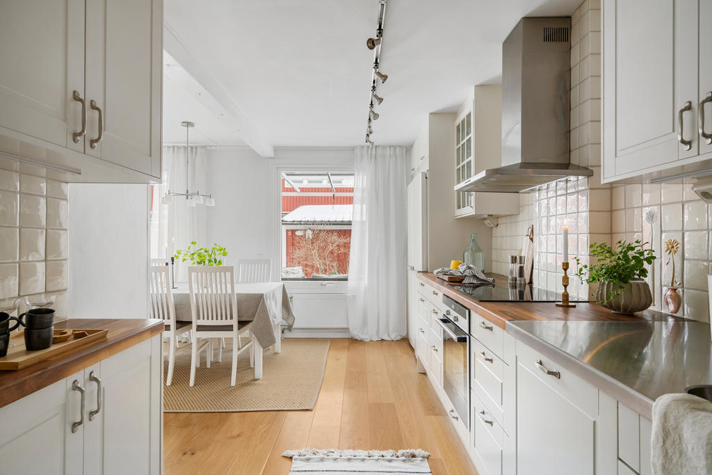 Bänkskiva i massivt trä – enkel att underhålla och olja efter eget tycke och smak