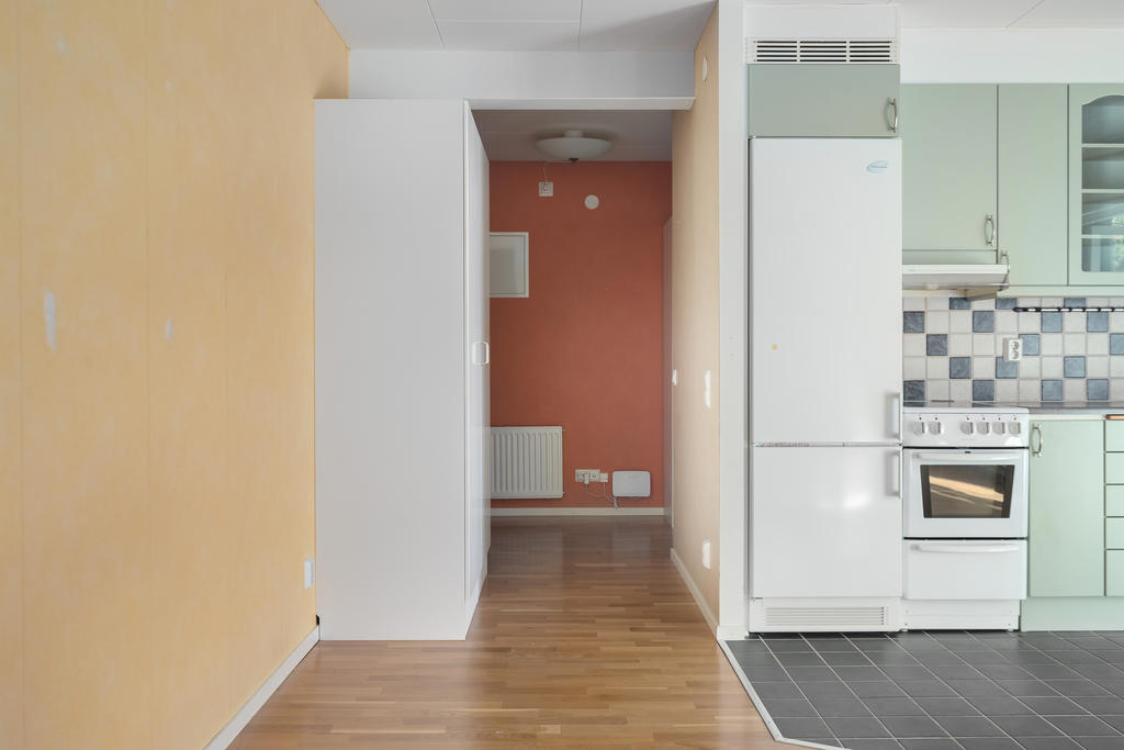 I hallen finns praktisk förvaring