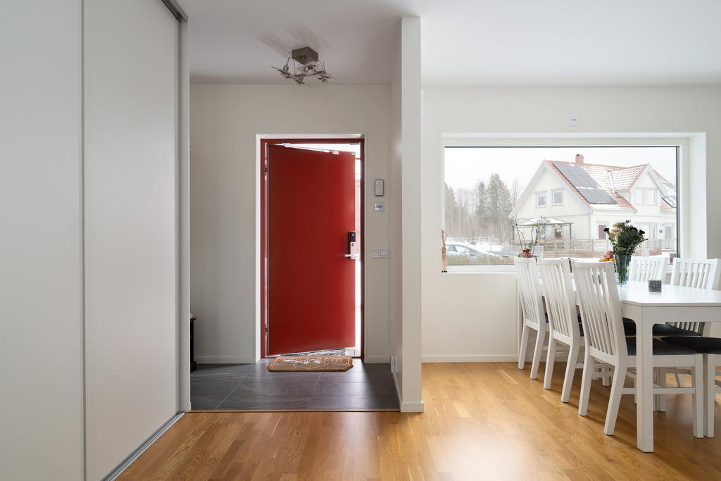 Hall med inbyggd förvaring