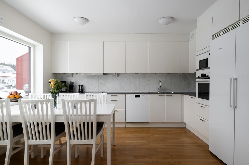 Kök med alla dagens vitvaror