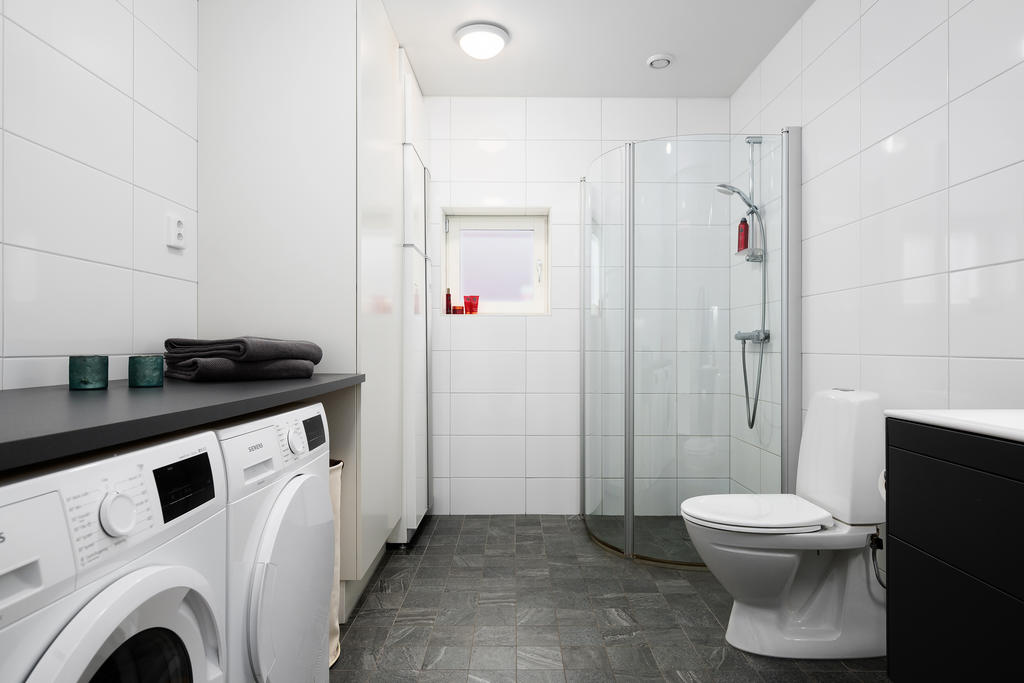 Badrum med tvätt på entréplan
