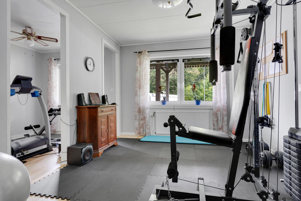 Sovrum/gym - entréplan