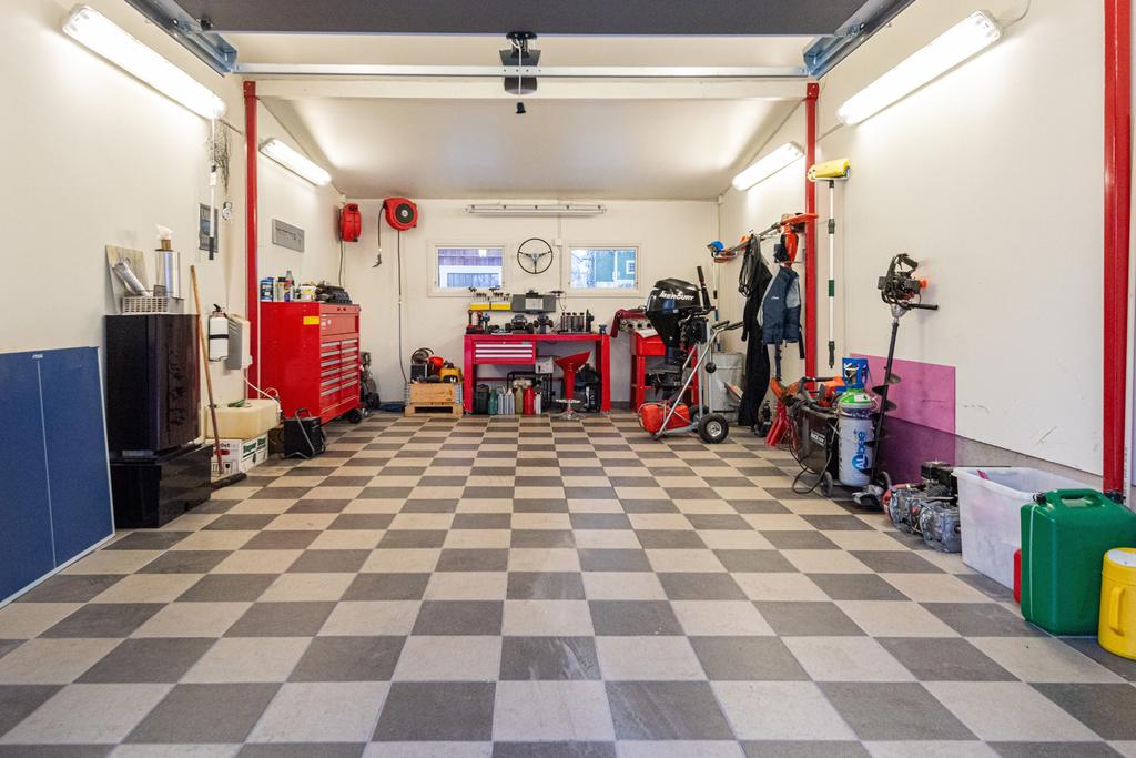 Garage 2