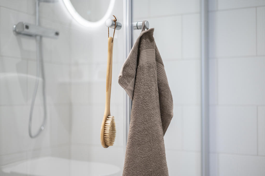 Gedigna badrum/wc i samtliga bostäder. Inspirationsbild, avvikelser kan förekomma.