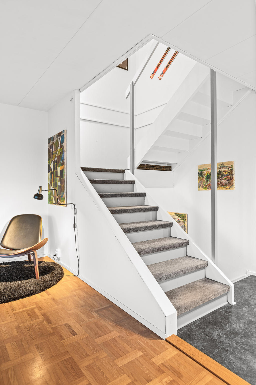 Ett mycket trivsamt och praktiskt radhus på ca 180 kvm boyta!