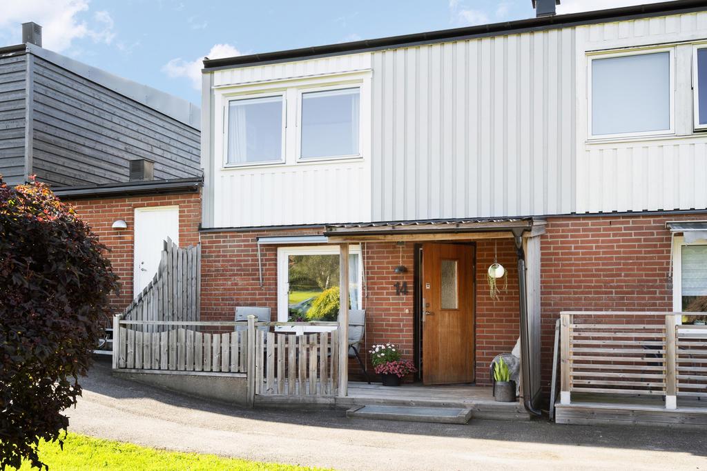 Varmt välkomna att kontakta oss vid intresse.