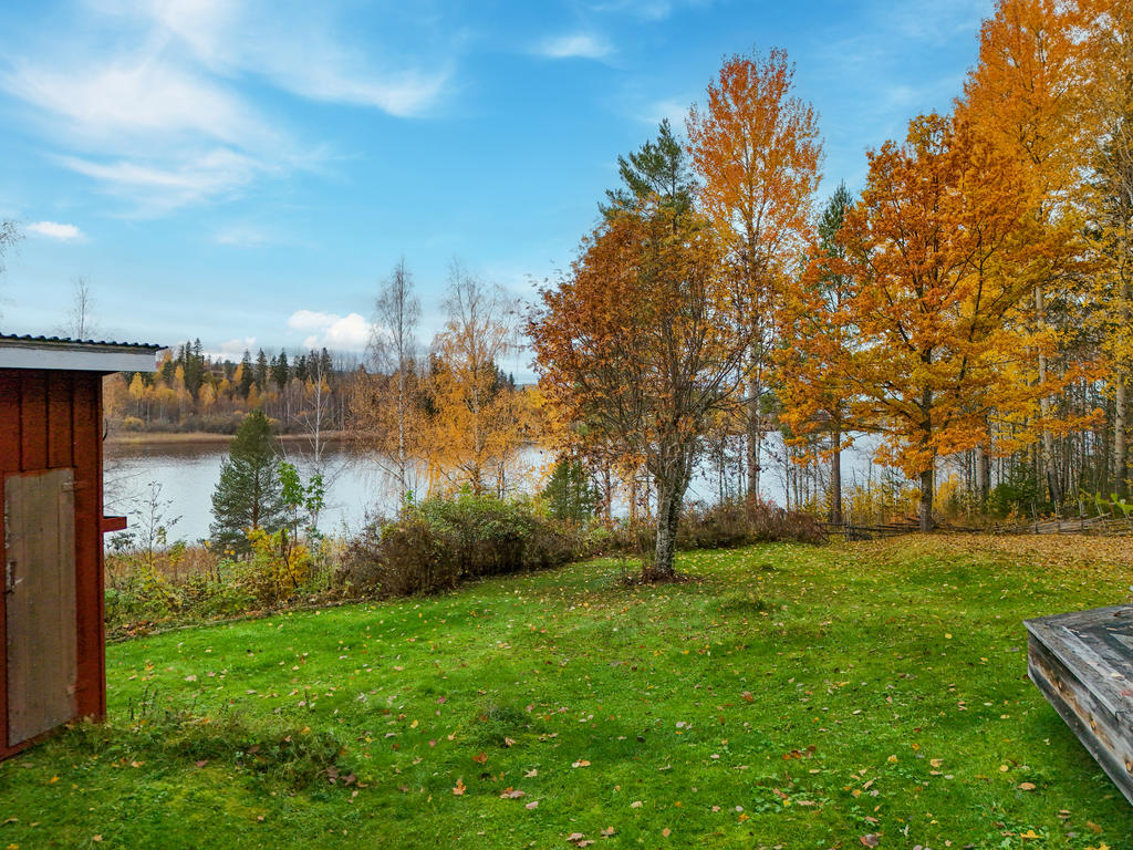 Utsikt från altanen.