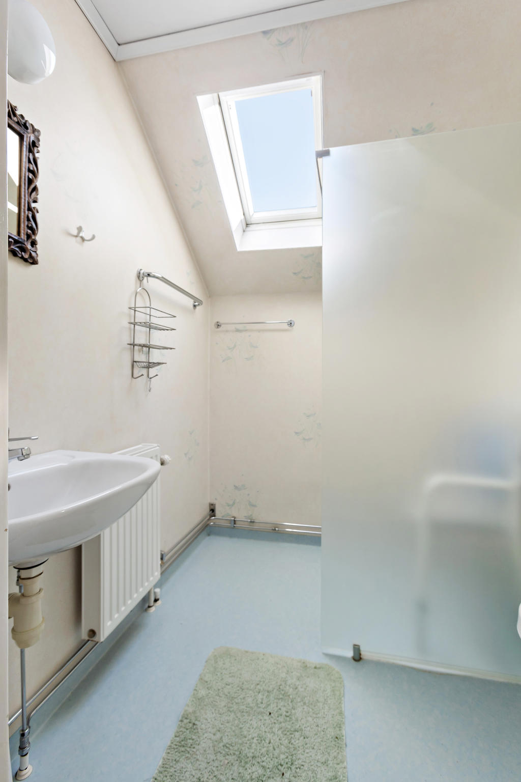 Duschrum wc, tvättställ och dusch övre plan 
