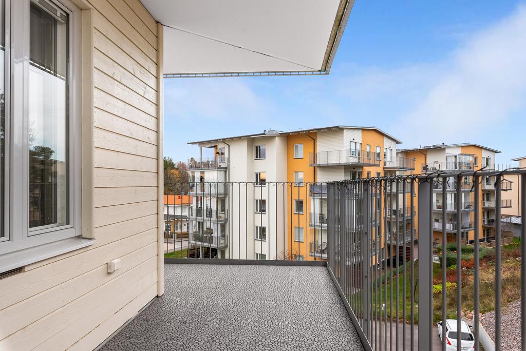 Balkong med utgång från vardagsrum