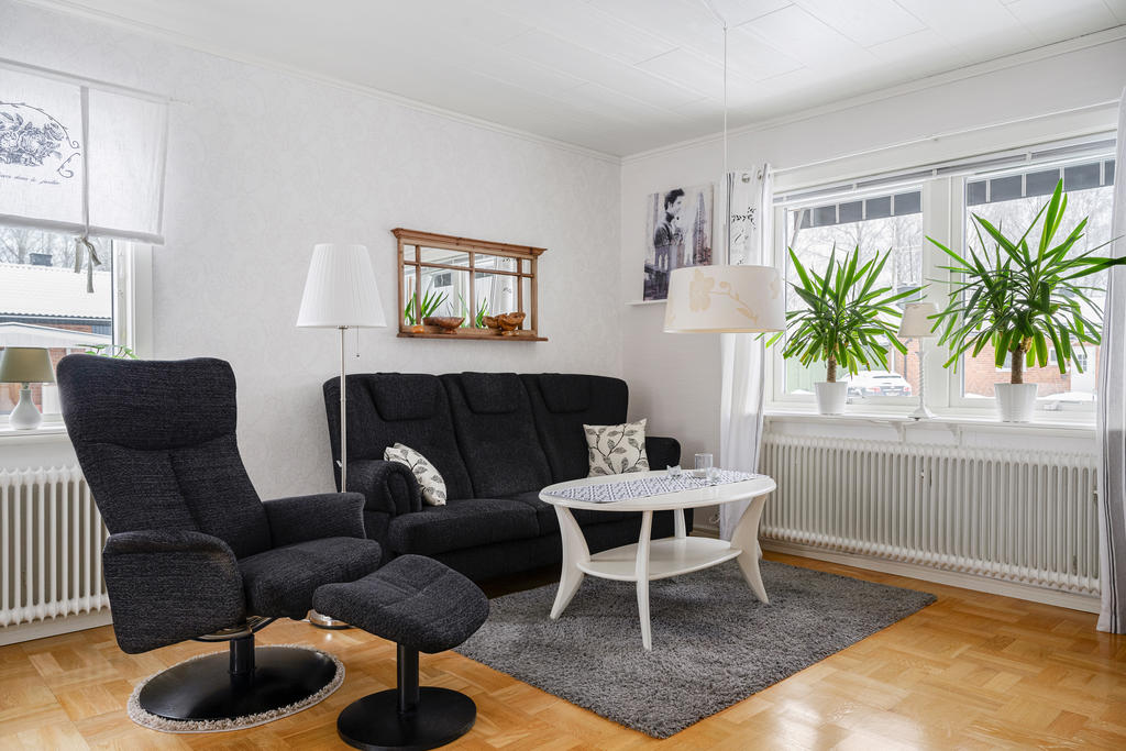 Vardagsrum med parkettgolv