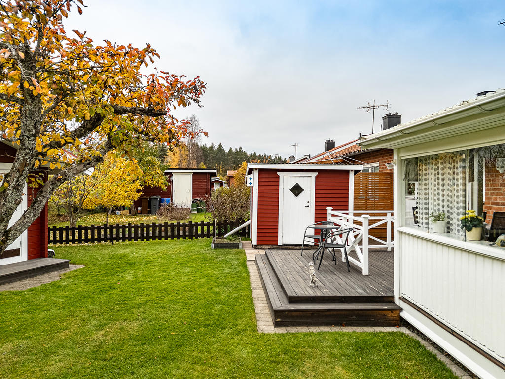 Två förrådsbyggnader på tomten