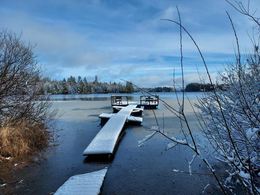 Idag används bryggan och sköts enligt muntlig överenskommelse med markägare. Inget servitut/nyttjanderättsavtal är upprättat med markägaren. 