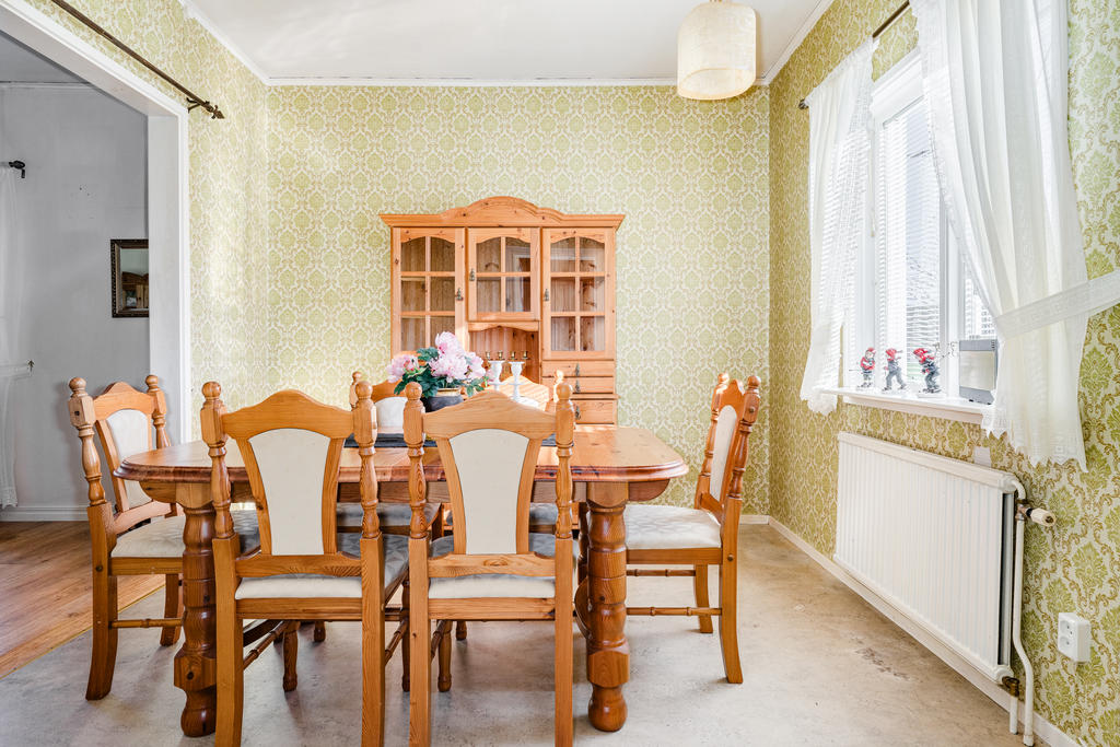 Separat matsal med plats för större matgrupp