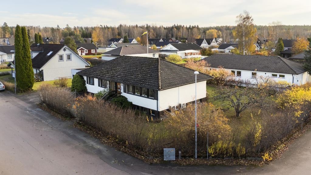 Rymlig hörntomt 