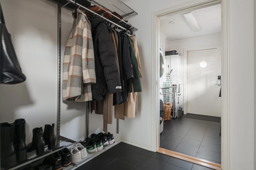 Plats för avhägning intill hall samt groventré/tvättstuga