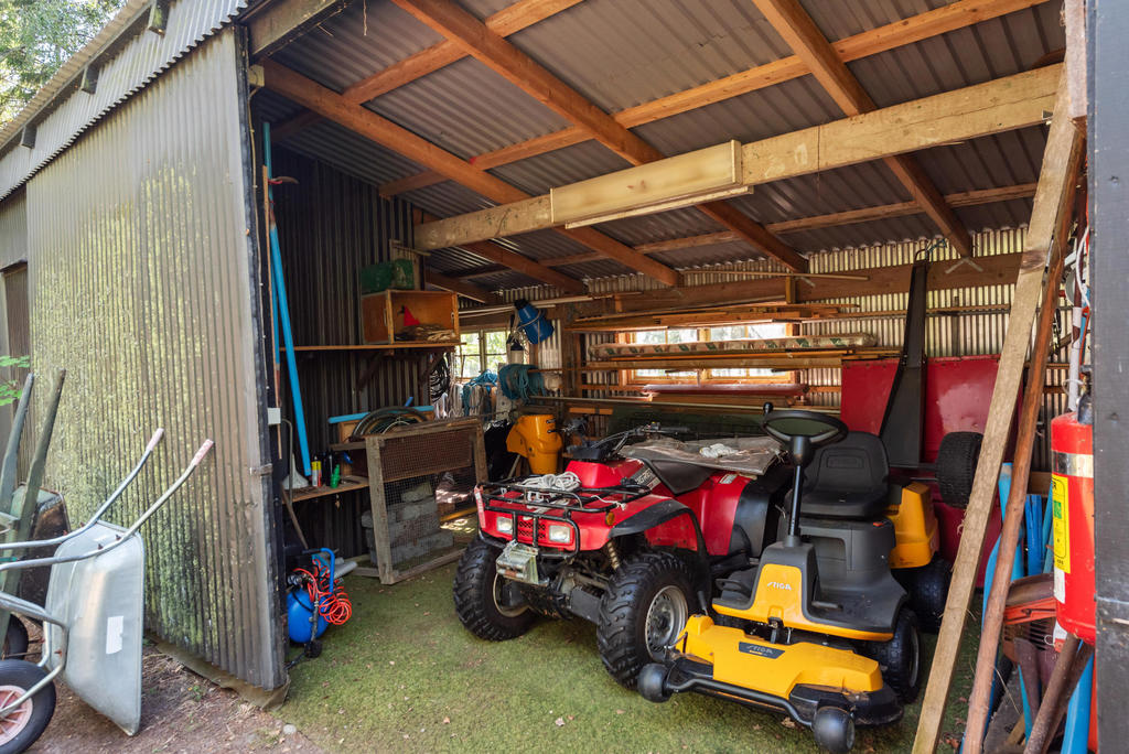Carport  för  redskap