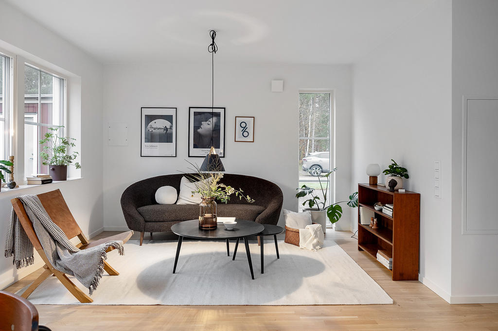 Omsorg har lagts på detaljer för att skapa ett stilrent och modernt hem.  Inspirationsbild från visningshuset på Nässelvägen 1A (101 kvm), notera att avvikelser förekommer gällande golvet som är i ek i övriga bostäder.