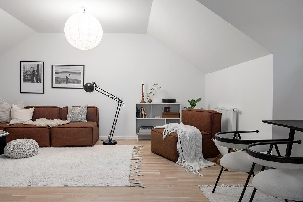 Mysig plats för exempelvis en läs- och musikhörna, ett extra utrymme för barnen eller varför inte ett tonårskrypin med spelkonsol? Inspirationsbild från visningshuset på Nässelvägen 1A (101 kvm), notera att avvikelser förekommer gällande golvet som är i ek i övriga bostäder.