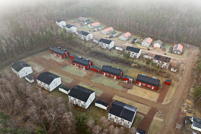 Drönarbild över Brf Talldungen i Hemmestorp etapp 1, tagen november 2024.