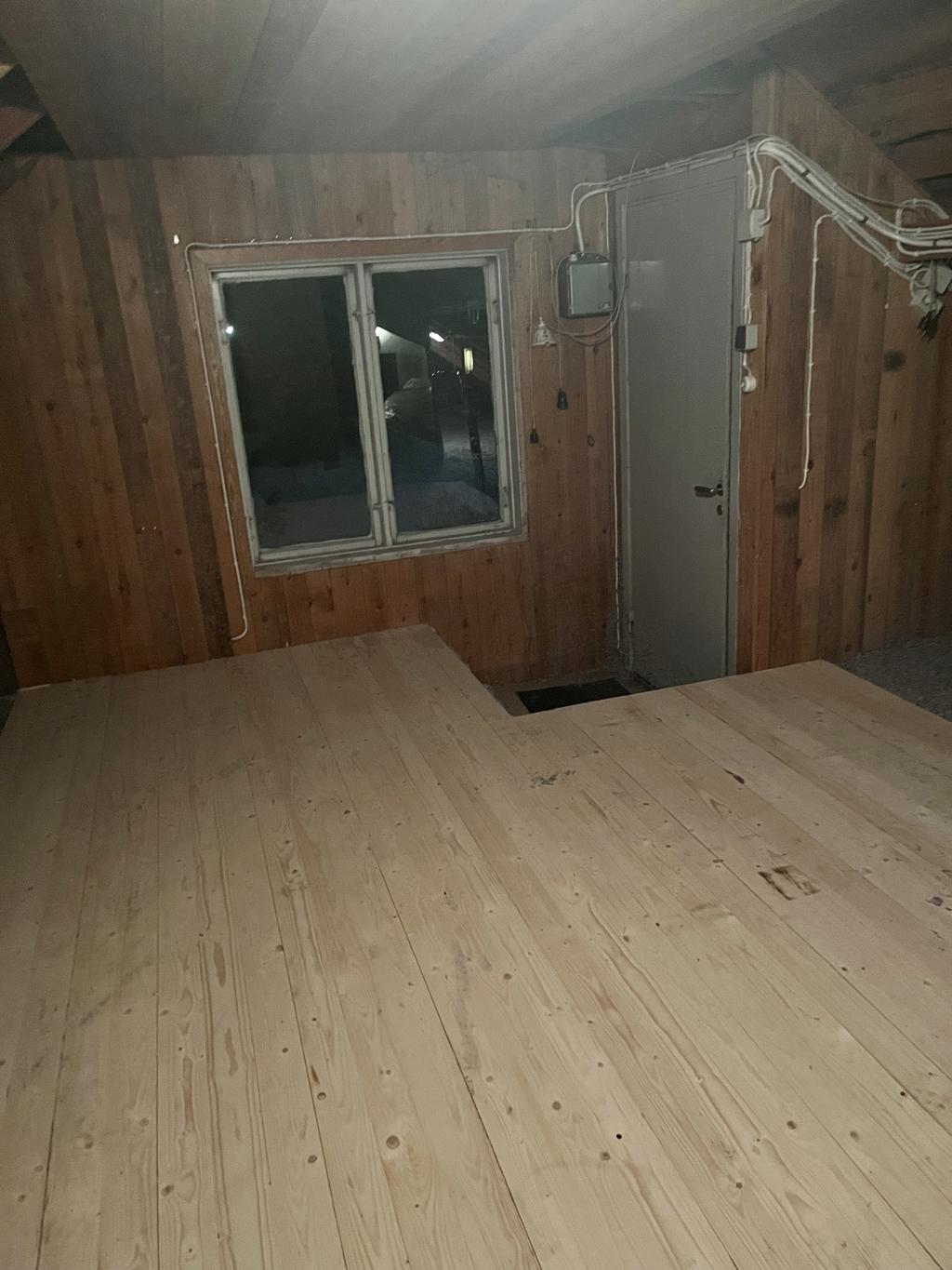 Säljarens egna bilder över vinden.